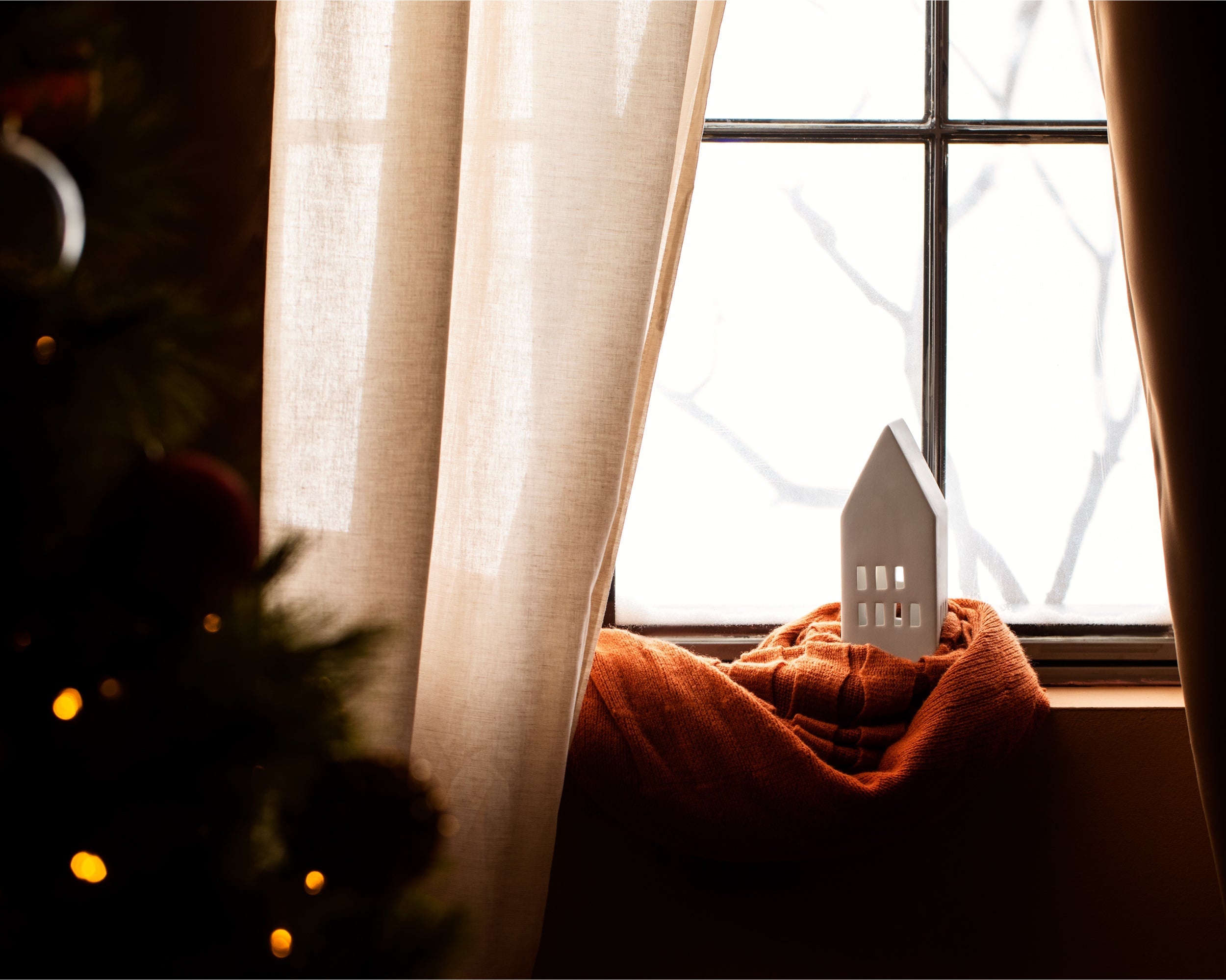 Christmas Decorating: Meet Our First Christmas Wallpaper Collection