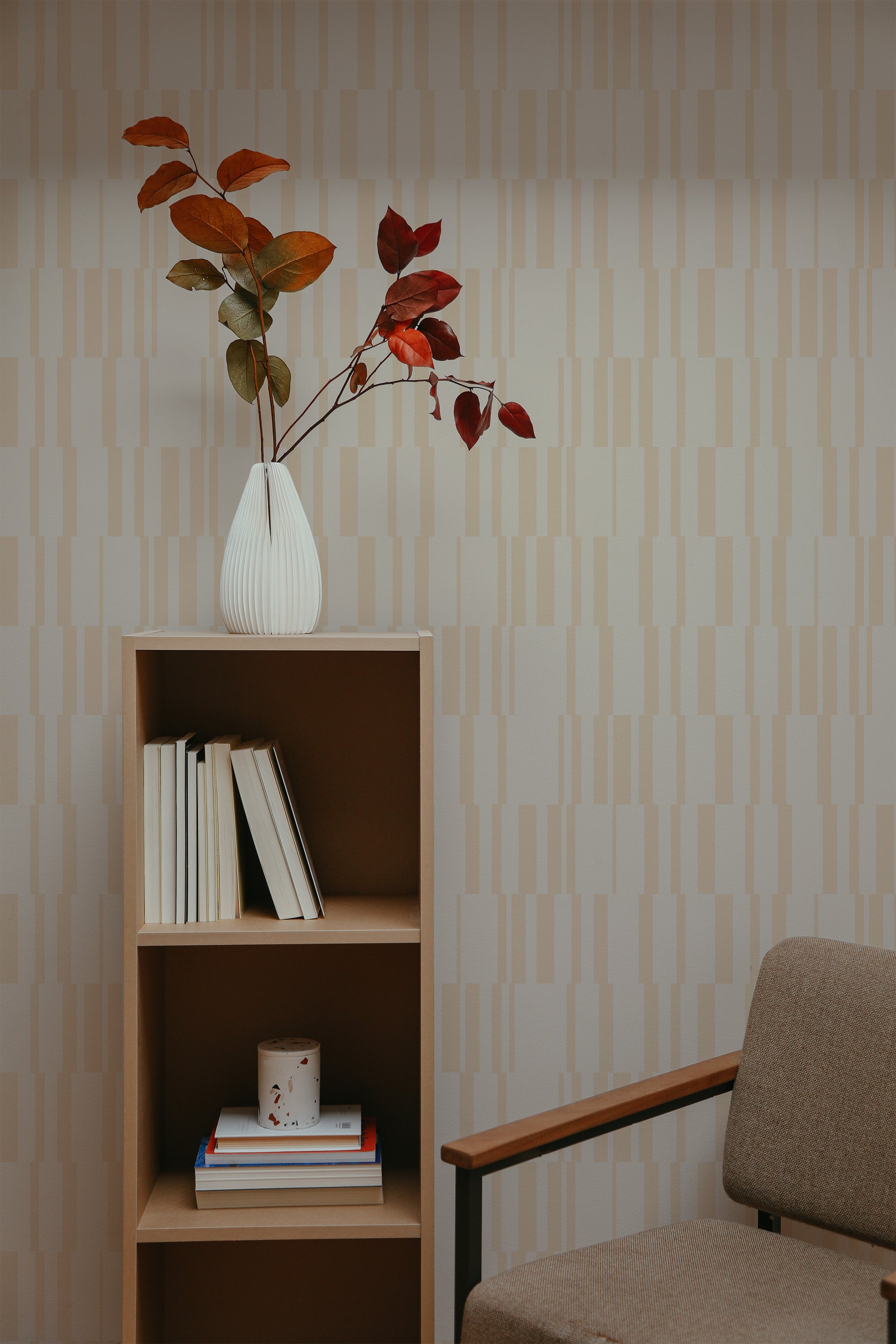 Self-adhesive wallpaper with a subtle geometric pattern in neutral tones, creating an elegant and serene ambiance in the room.