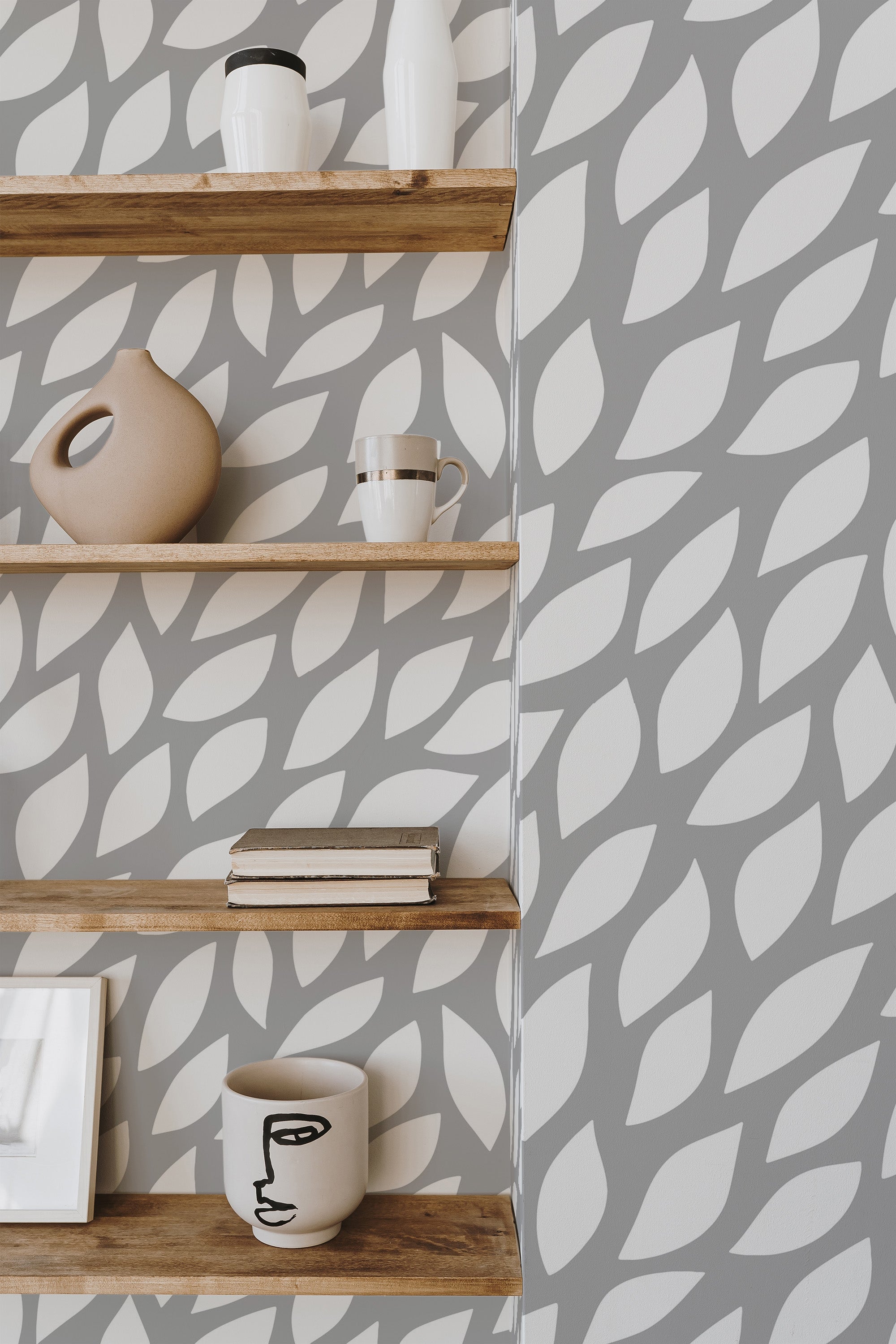 Self-adhesive wallpaper with a leaf print design in a light, neutral tone on a gray background, creating a natural and modern look.