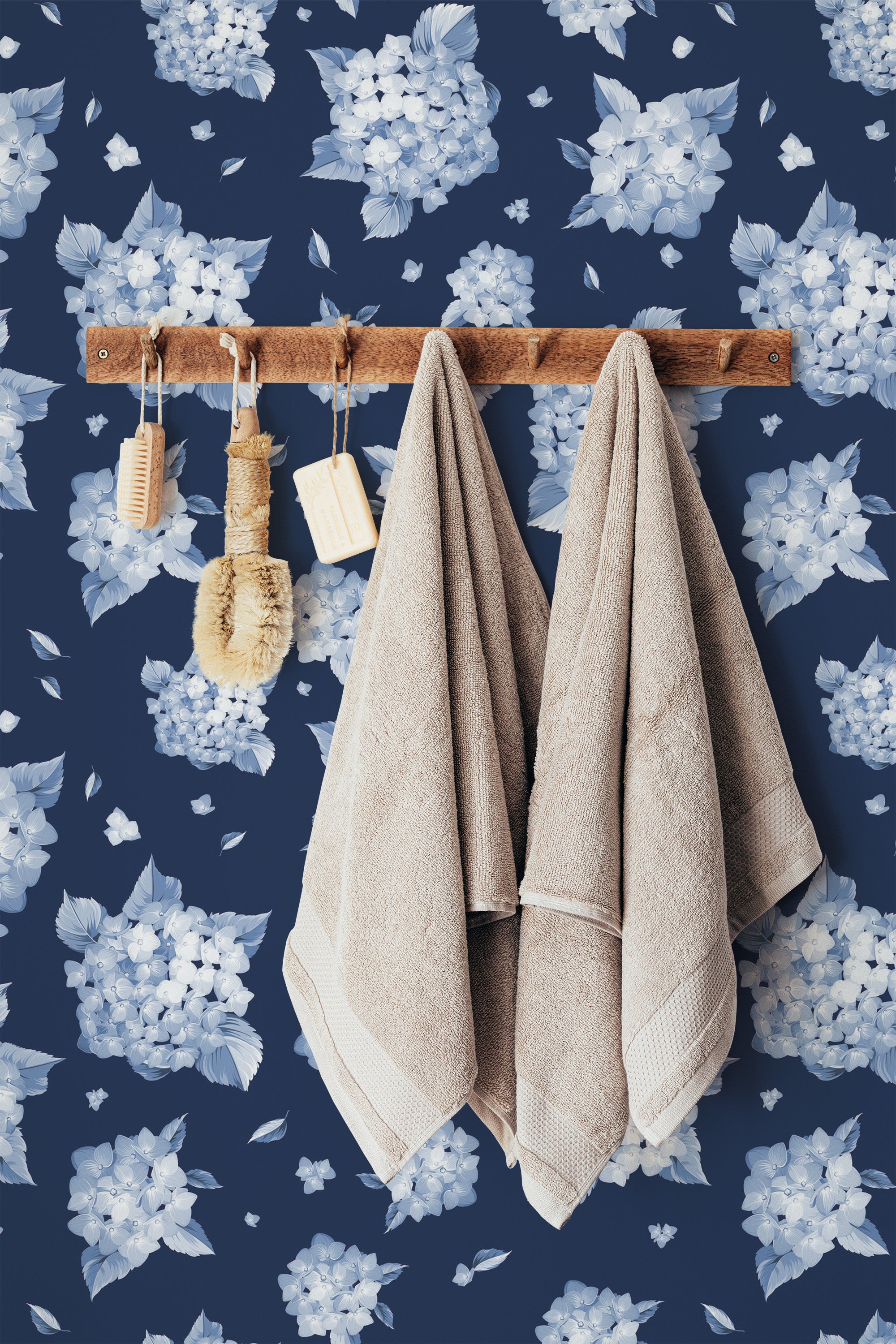 Self-adhesive wallpaper with a design of delicate blue flowers against a deep navy background, creating an elegant and calming atmosphere in the room.