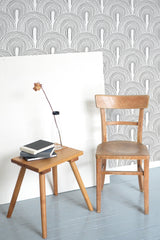 Self-adhesive wallpaper with an Art Deco line arch design in black and white, creating a sophisticated and modern pattern of overlapping arches.