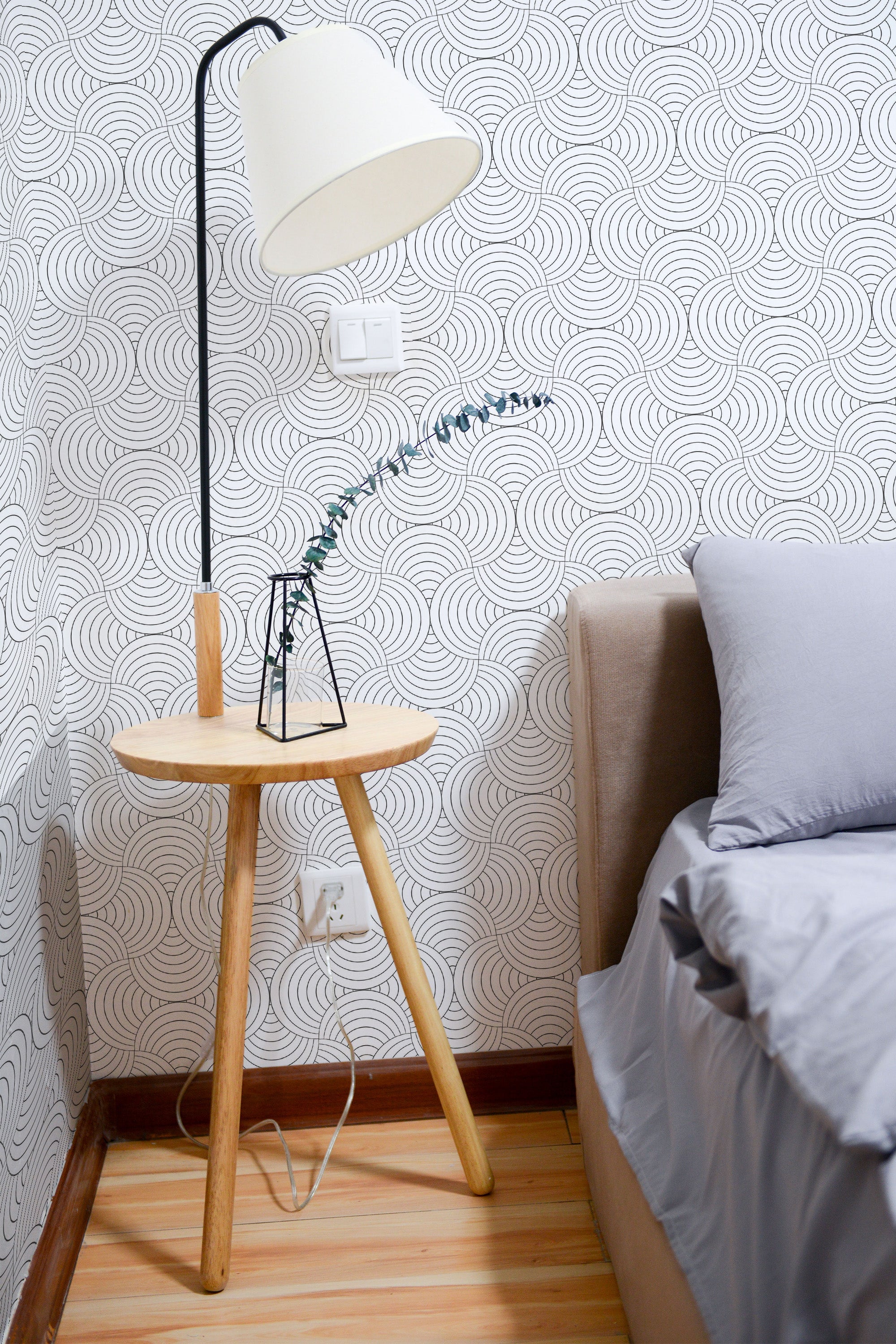 Self-adhesive wallpaper with an Art Deco simple arch design, featuring minimalist black and white geometric patterns with repeating arches.