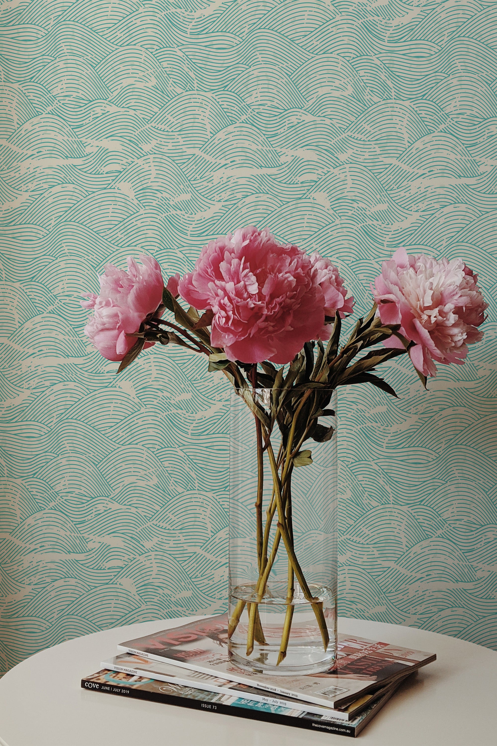 Self-adhesive wallpaper with a vintage wave pattern in soft teal and cream tones, creating a serene, fluid design.