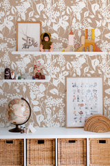 Self-adhesive wallpaper with an old-school floral pattern in neutral beige tones, with white intricate flower and leaf motifs.