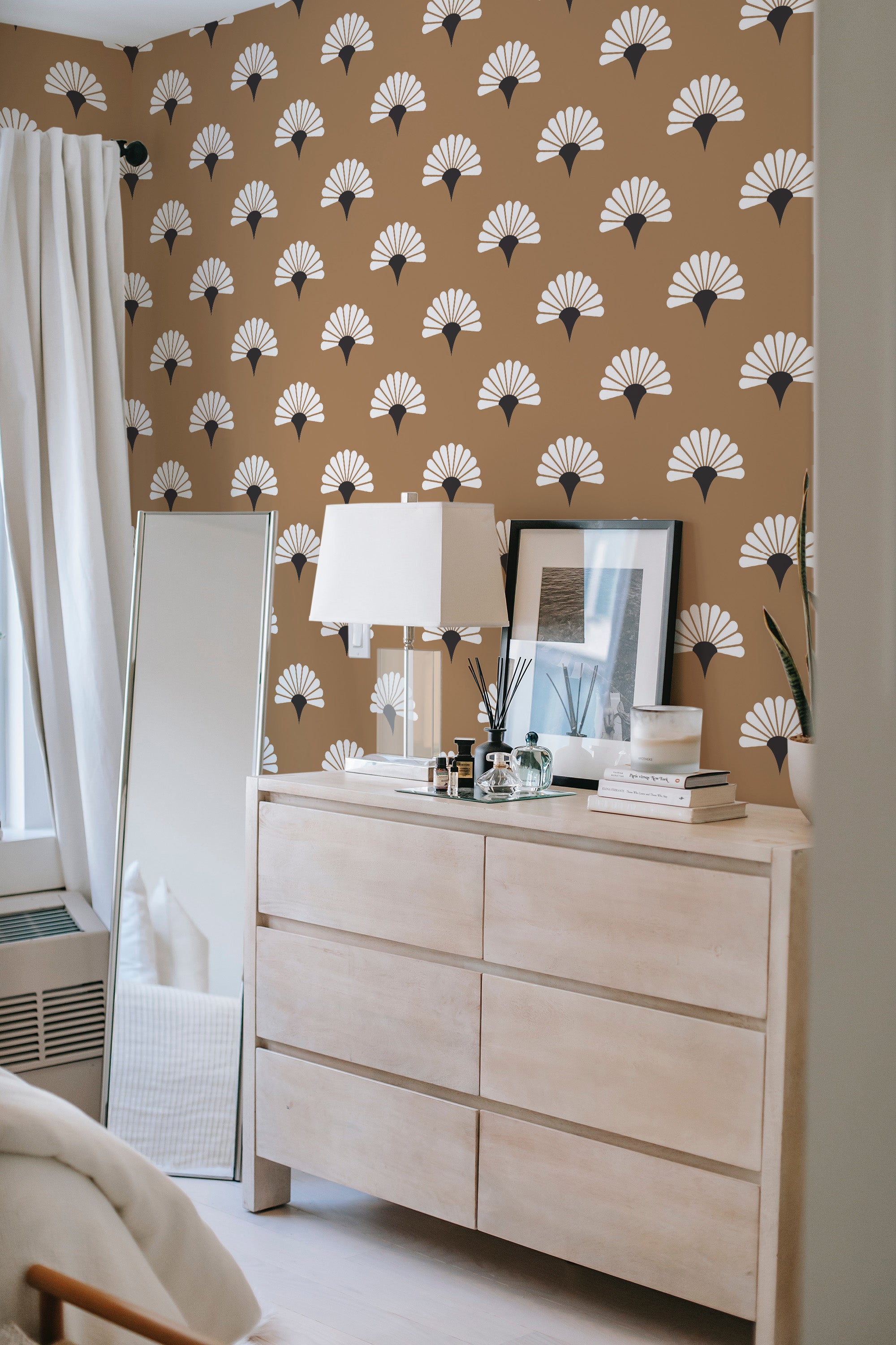 A room with Japanese floral wallpaper with a repeating pattern of white fan-shaped flowers on a tan background, traditional wallpaper.