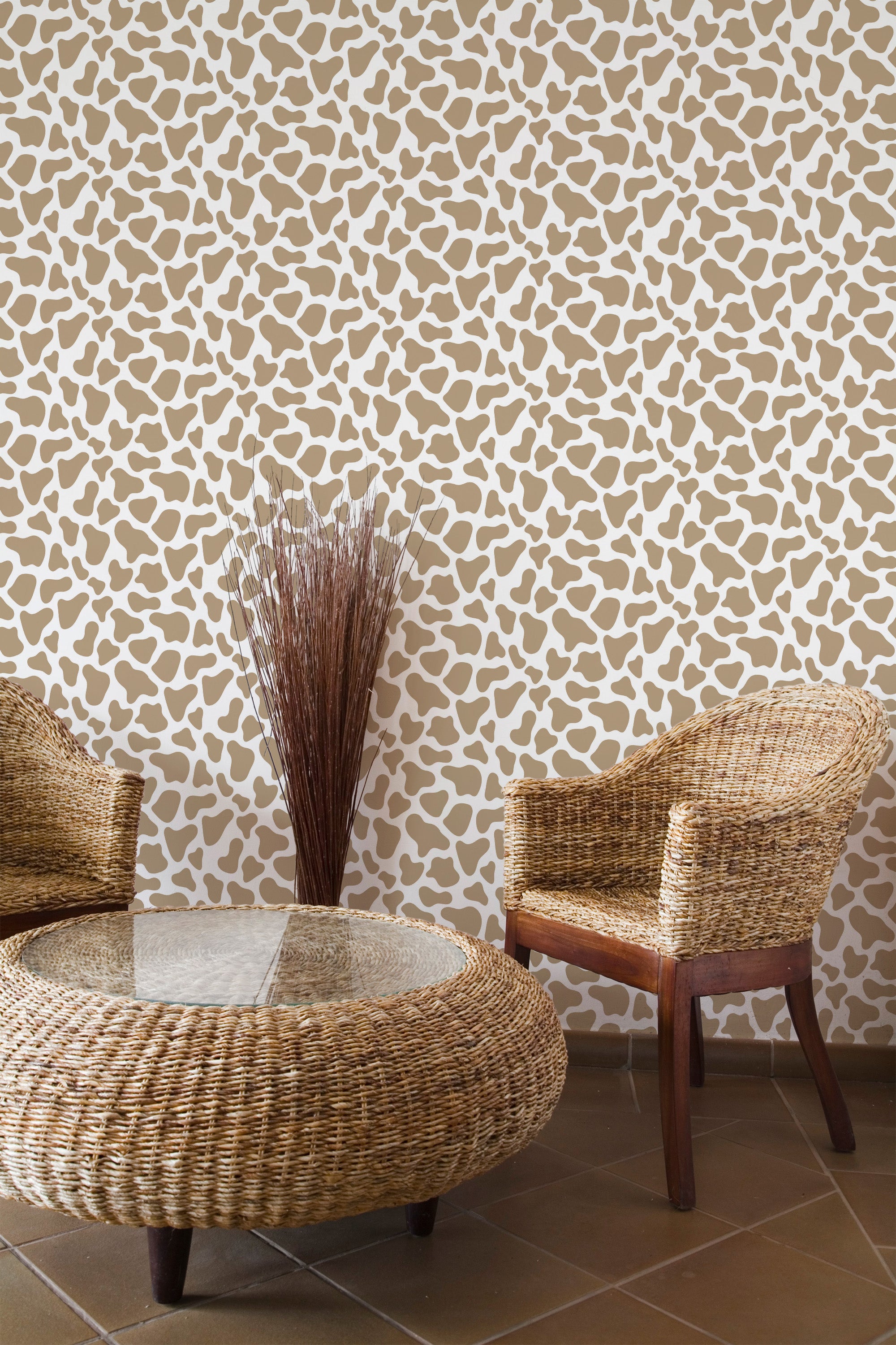 Self-adhesive wallpaper with a giraffe pattern, featuring a beige background with irregular white spots resembling a giraffe's skin, adds a safari-inspired vibe to the room.