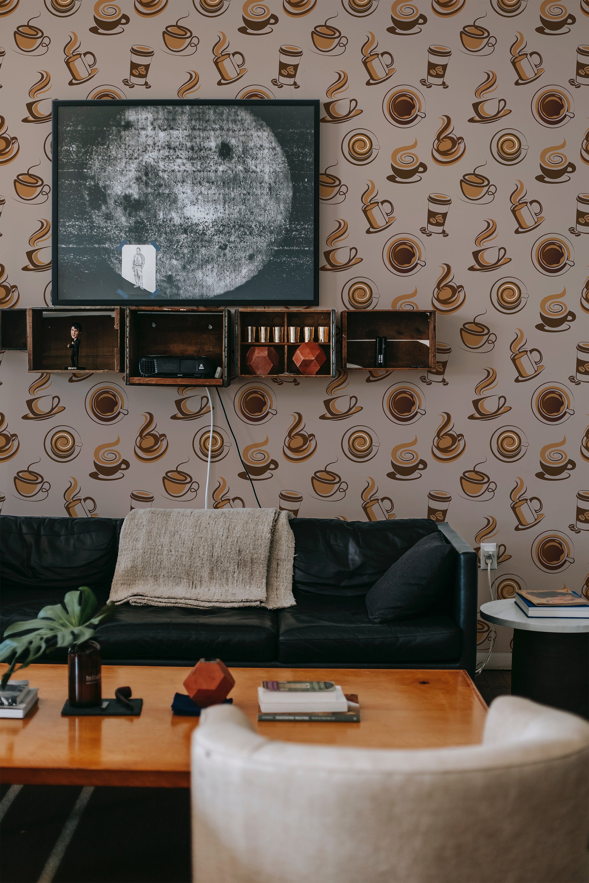 Wallpaper with a cafe-themed design, including repeating patterns of coffee cups, steaming mugs, and small coffee pots in a warm color palette, creating a cozy and inviting atmosphere, traditional wallpaper.