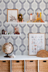 Self-adhesive traditional geometric wallpaper with a repeating pattern of intertwined squares and hexagons in shades of blue and gray, creating a structured and classic visual appeal.