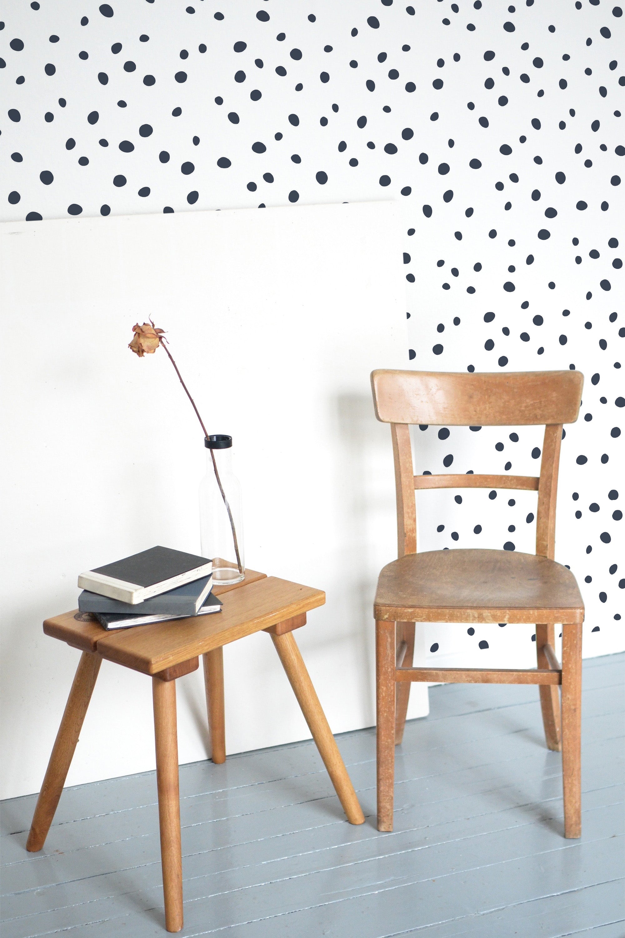 Self-adhesive Dalmatian wallpaper with a white background and irregular black dots creating a playful and modern pattern.