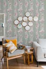 Green wallpaper with vertical rose patterns and vintage-style floral arrangements. The design is enhanced with stripes and intricate detailing that creates an elegant and timeless look, reminiscent of classic decor. Traditional wallpaper.