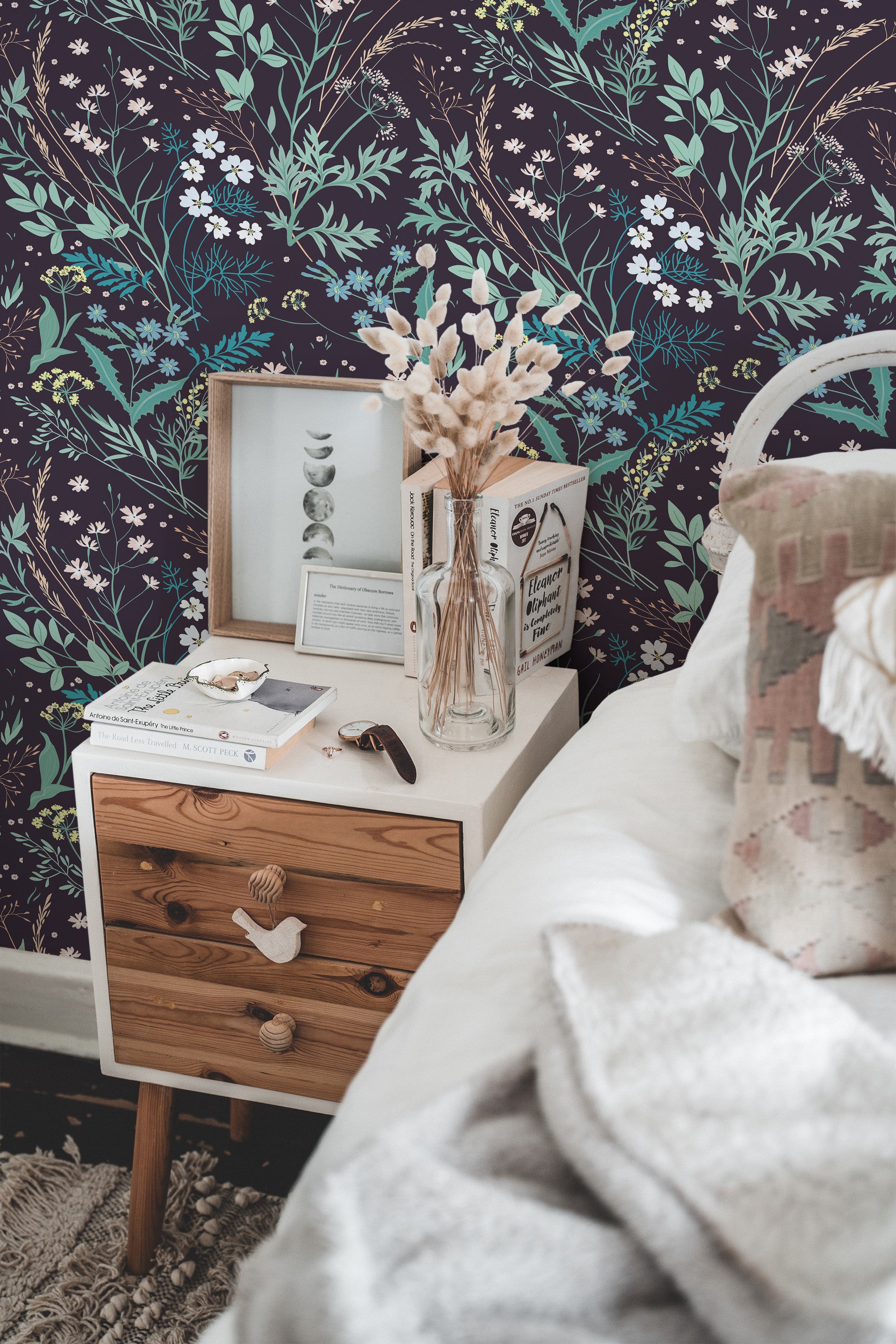 Self-adhesive wallpaper with a bold floral design in green, blue, and white on a dark background, adding a natural touch to the bedroom.