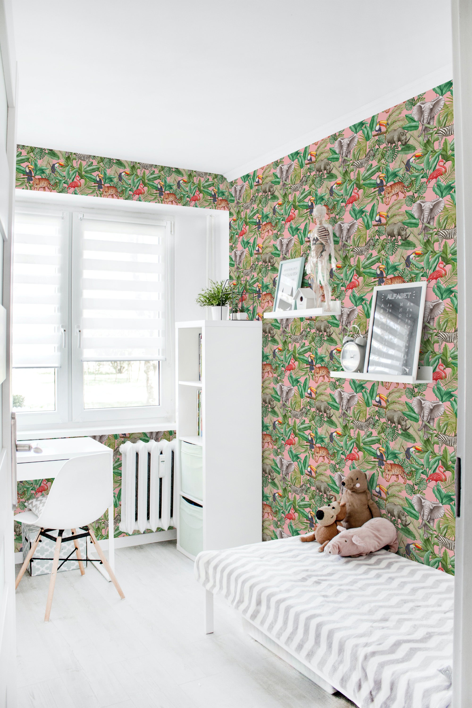 A lively room with a vibrant tropical wallpaper design filled with various animals, lush green plants, and colorful foliage, creating a jungle-like atmosphere. The rich details and multiple hues add depth and energy to the space, evoking a sense of adventure. The paper follows a traditional wallpaper style.