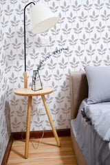 Self-adhesive wallpaper with a Scandi leaf design in a minimalist pattern, featuring simple, neutral-colored leaves on a light background, adding a modern and natural touch to the room.