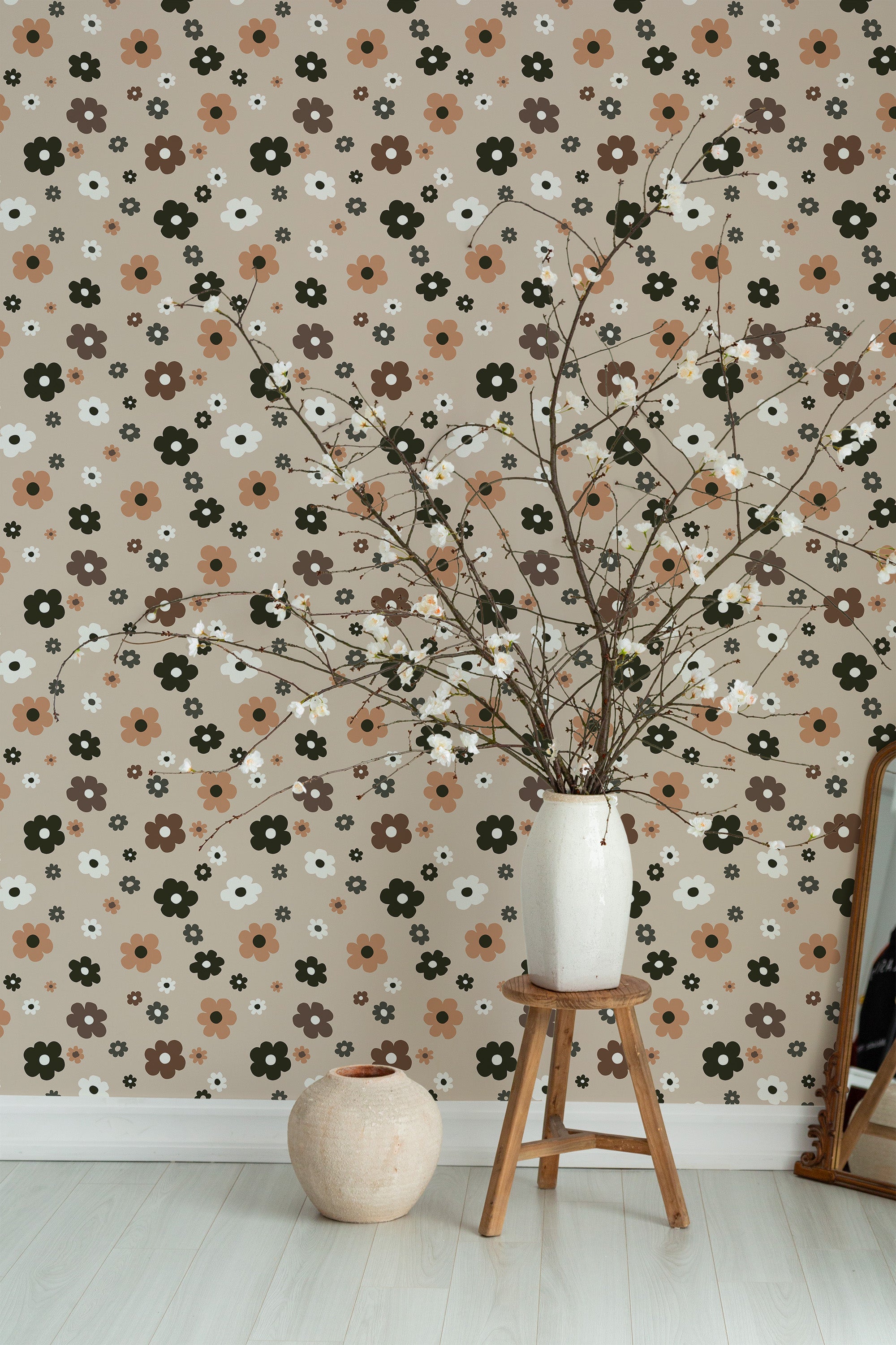 Self-adhesive beige wallpaper with a 70s retro floral design, featuring brown, white, and dark green flowers in a repeating pattern on a soft beige background.