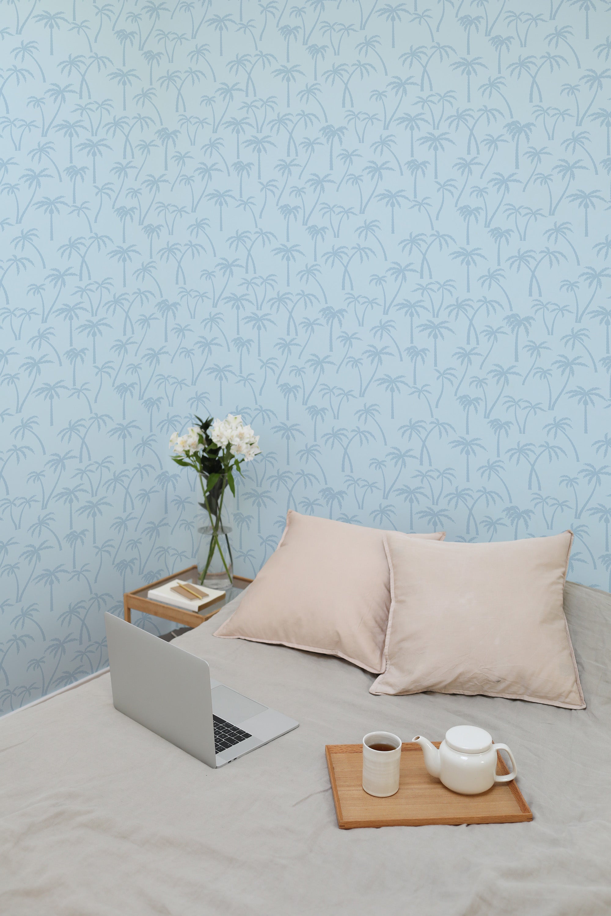 Self-adhesive wallpaper with a Palm Beach design in light blue, adorned with subtle palm tree silhouettes, creating a serene and tropical ambiance in the room.