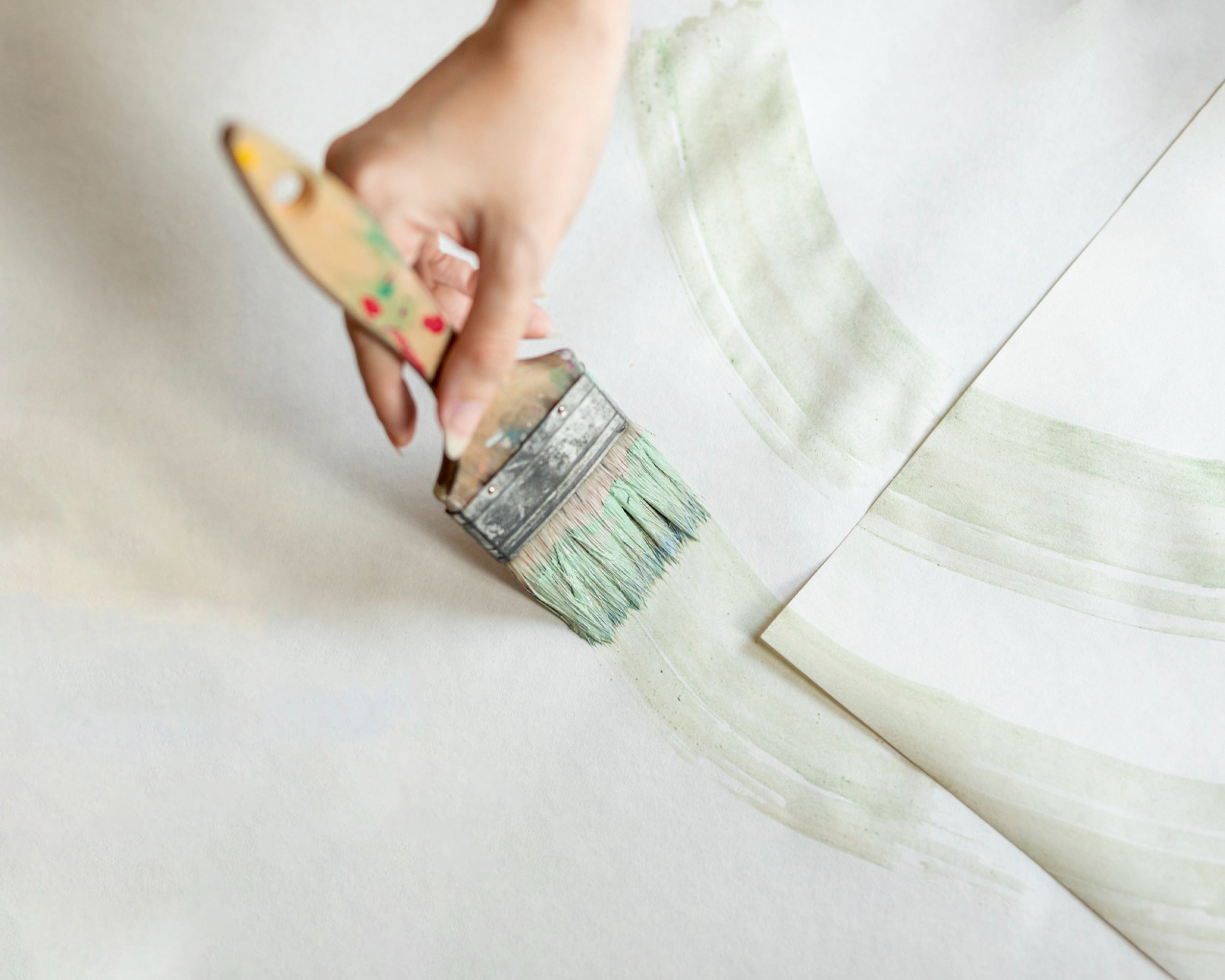 Wallpaper vs. Paint: Which is Best for Your Home Remodeling Project?