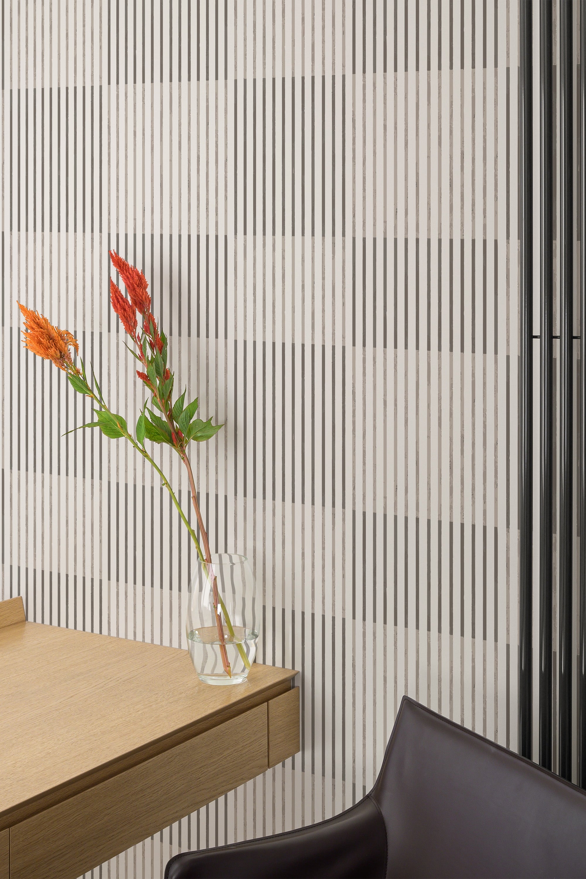 Self-adhesive wallpaper with a modern Line chess design, featuring alternating vertical stripes in neutral tones, creating a geometric pattern that adds depth and texture to the room.