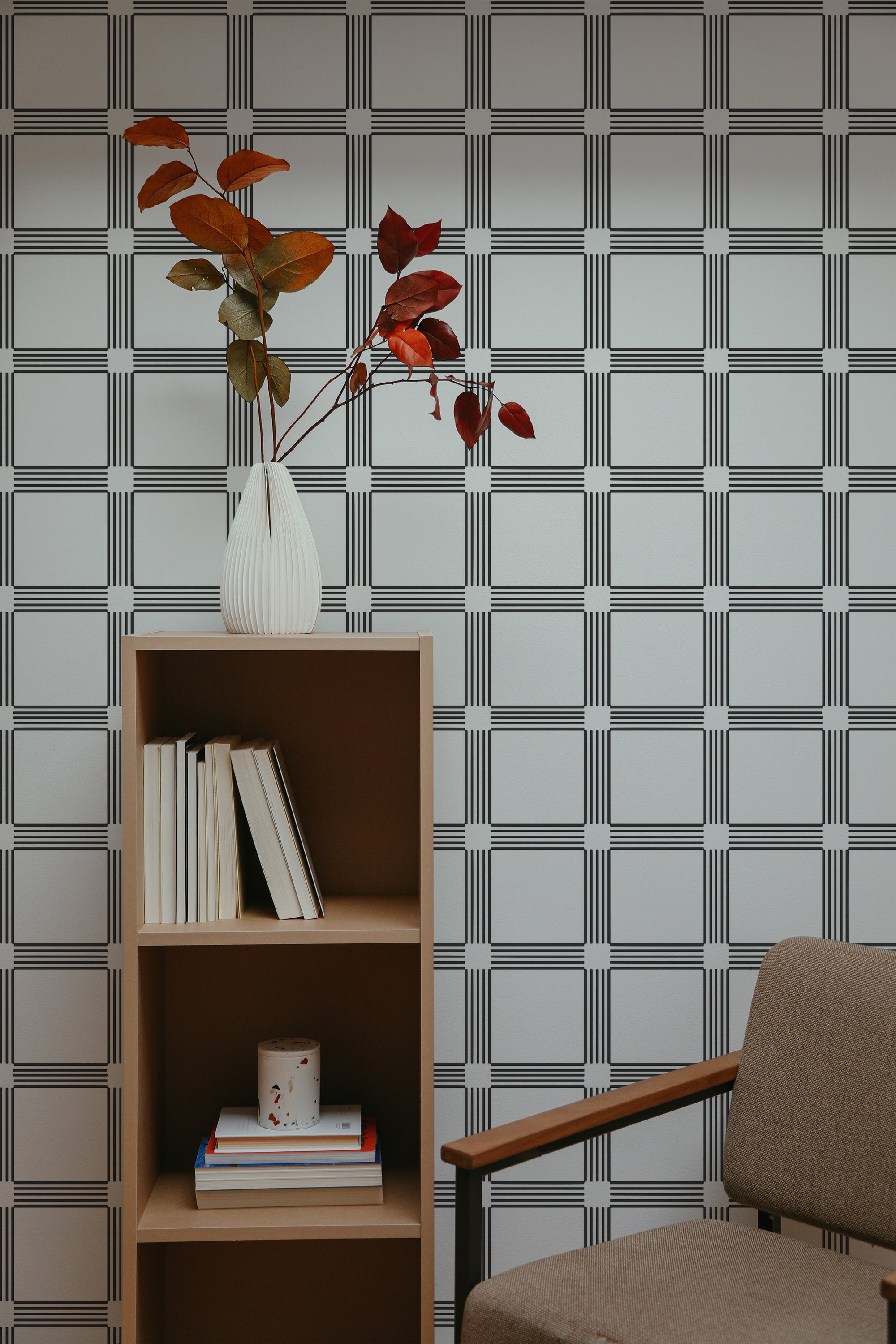 Self-adhesive wallpaper with a square geometric line pattern, combining black lines and white spaces to create a grid-like effect.