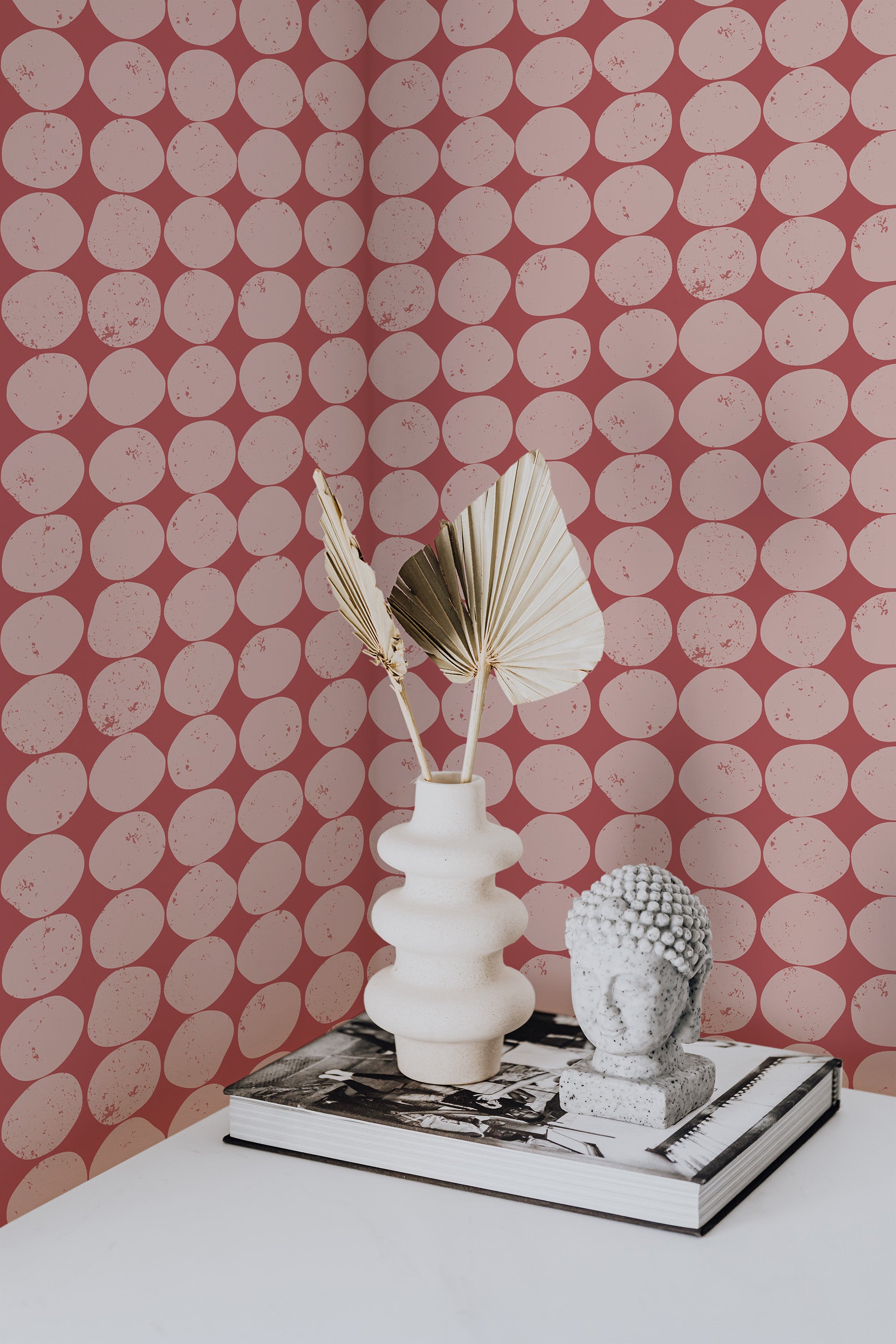 Self-adhesive wallpaper with overlapping circles in shades of pink and beige, adding a playful, modern vibe to the room.