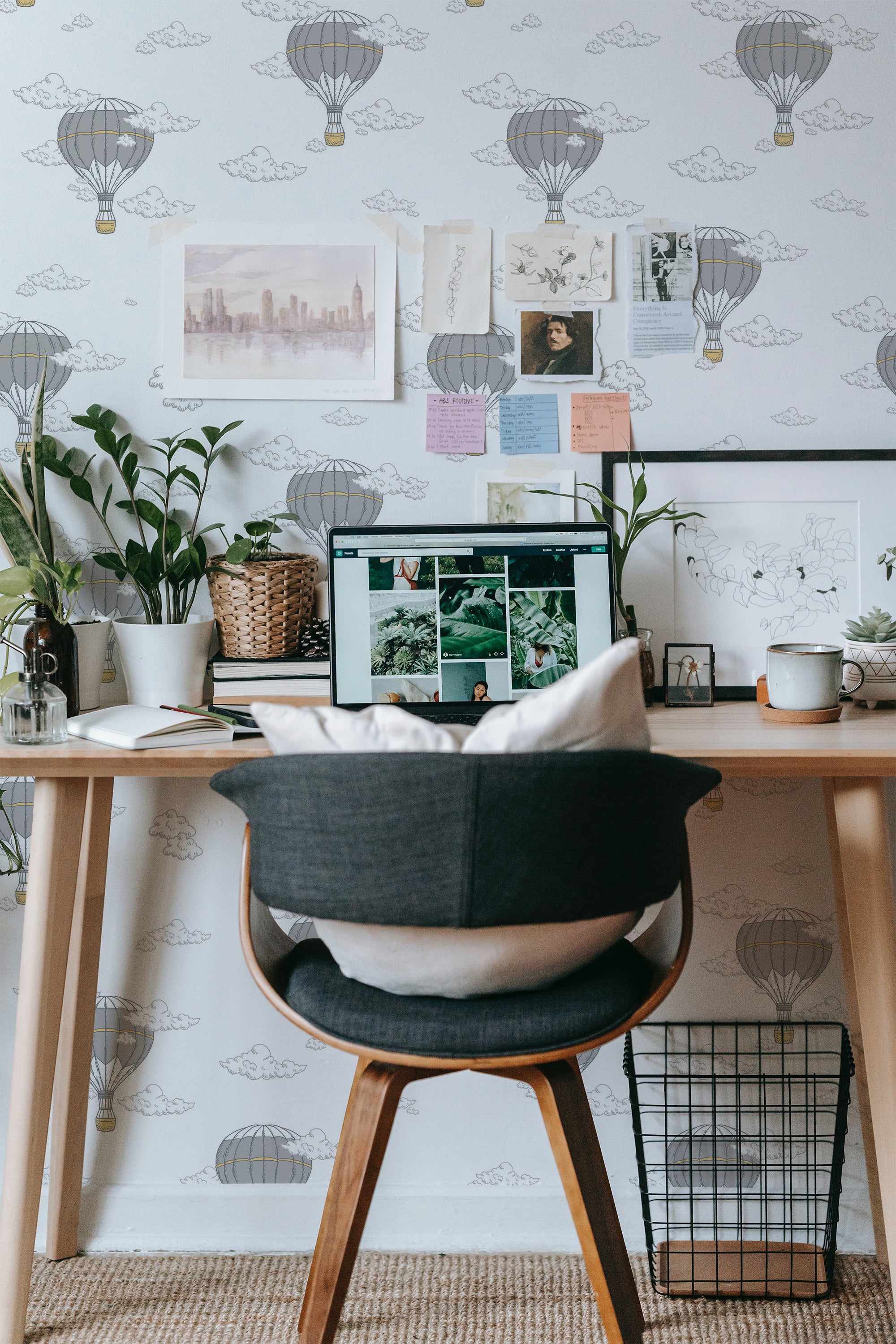 Self-adhesive wallpaper with a design of vintage-style hot air balloons floating among sketched clouds in soft gray tones, creating a whimsical and serene atmosphere.