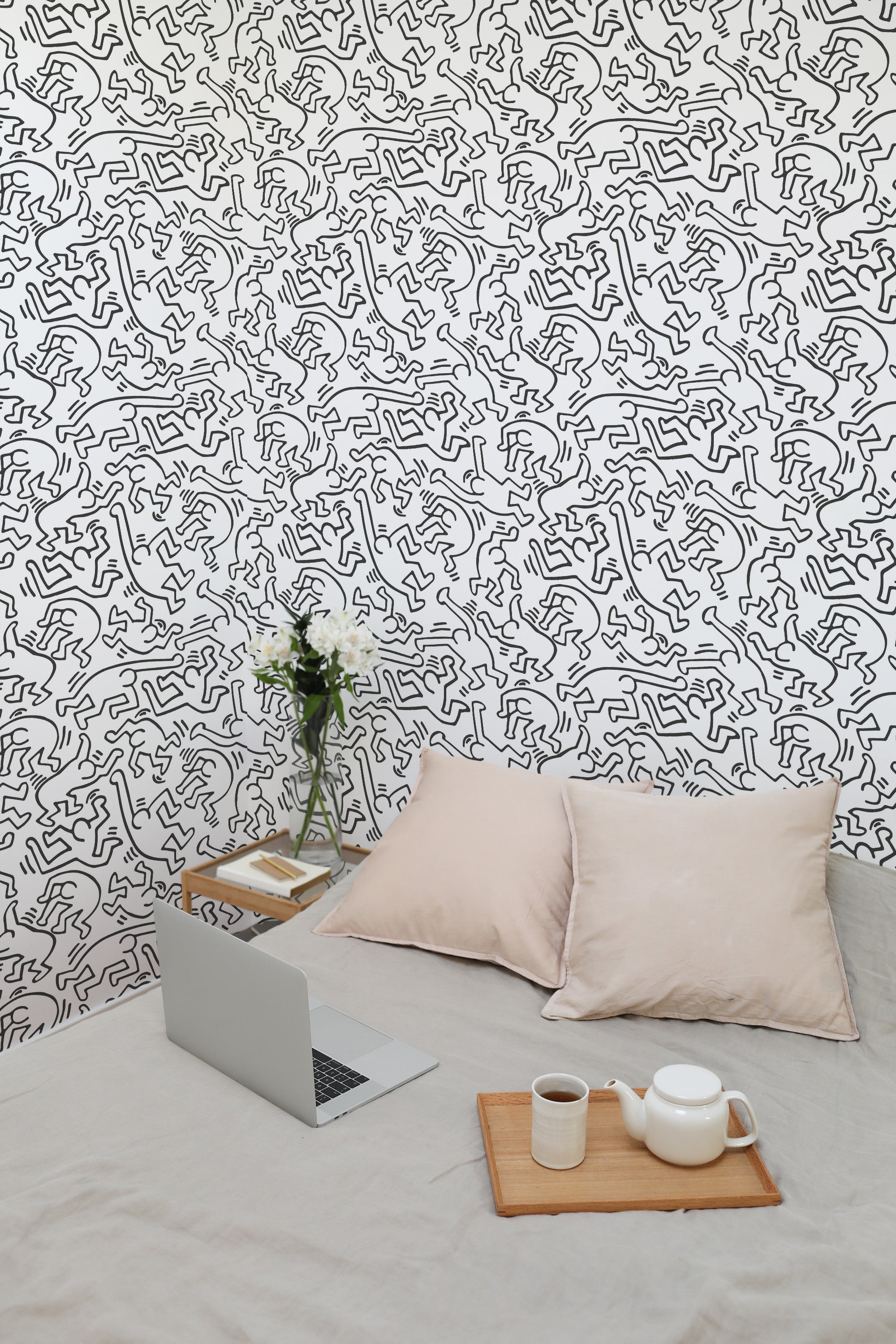 Self-adhesive wallpaper with a playful stick man design composed of continuous black line drawings on a white background, giving a lively and modern look.