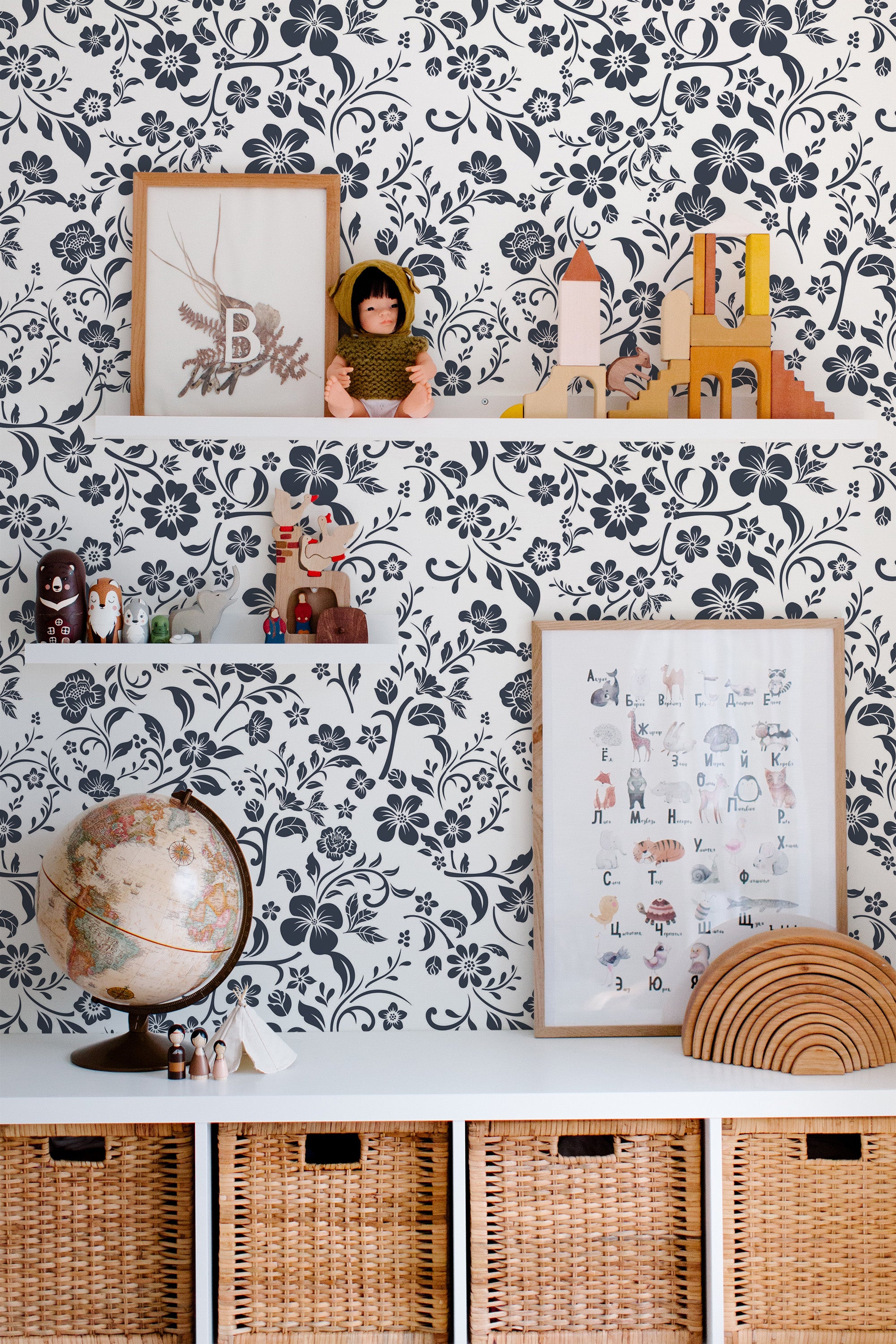 Self-adhesive wallpaper with a Retro farmhouse design in black and white floral patterns, creating a vintage aesthetic.