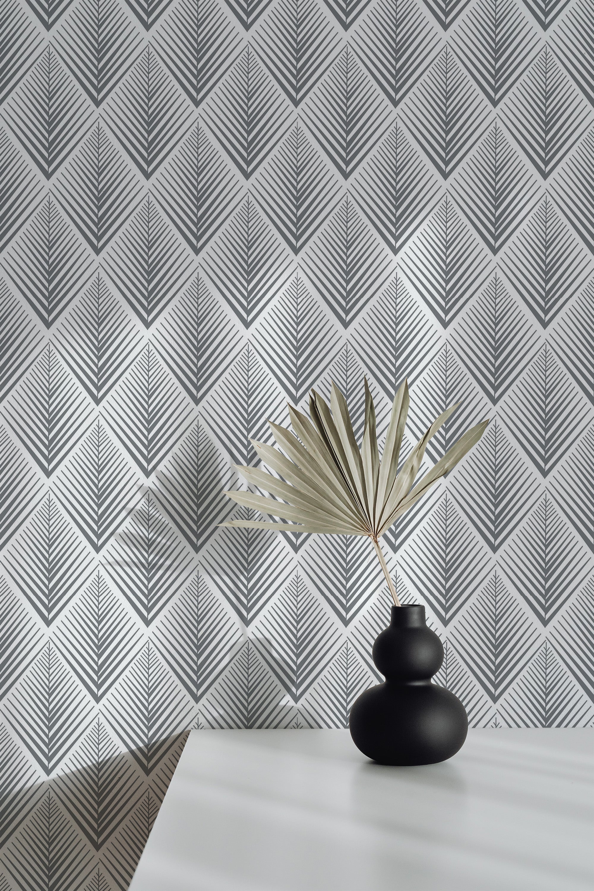 Self-adhesive seamless arch wallpaper with a geometric pattern of interlocking arches forming leaf-like shapes in shades of gray and white, enhancing the modern look of the room.