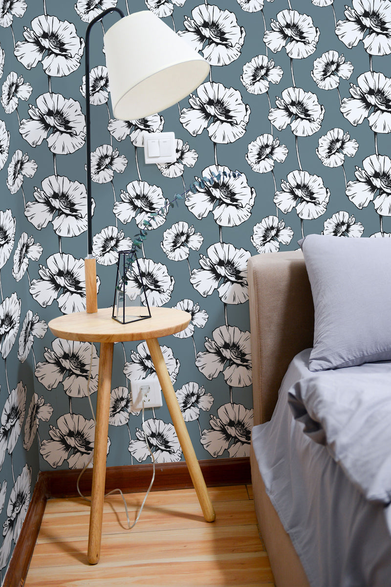 Self-adhesive wallpaper with large white poppy flowers on a muted blue-gray background, adding a bold and contemporary touch to the room's decor.