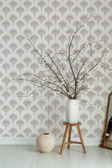 Self-adhesive Art Deco wallpaper with a repeating pattern of fan-shaped, beige and brown palm motifs on a white background, adding a vintage-inspired elegance to the room.