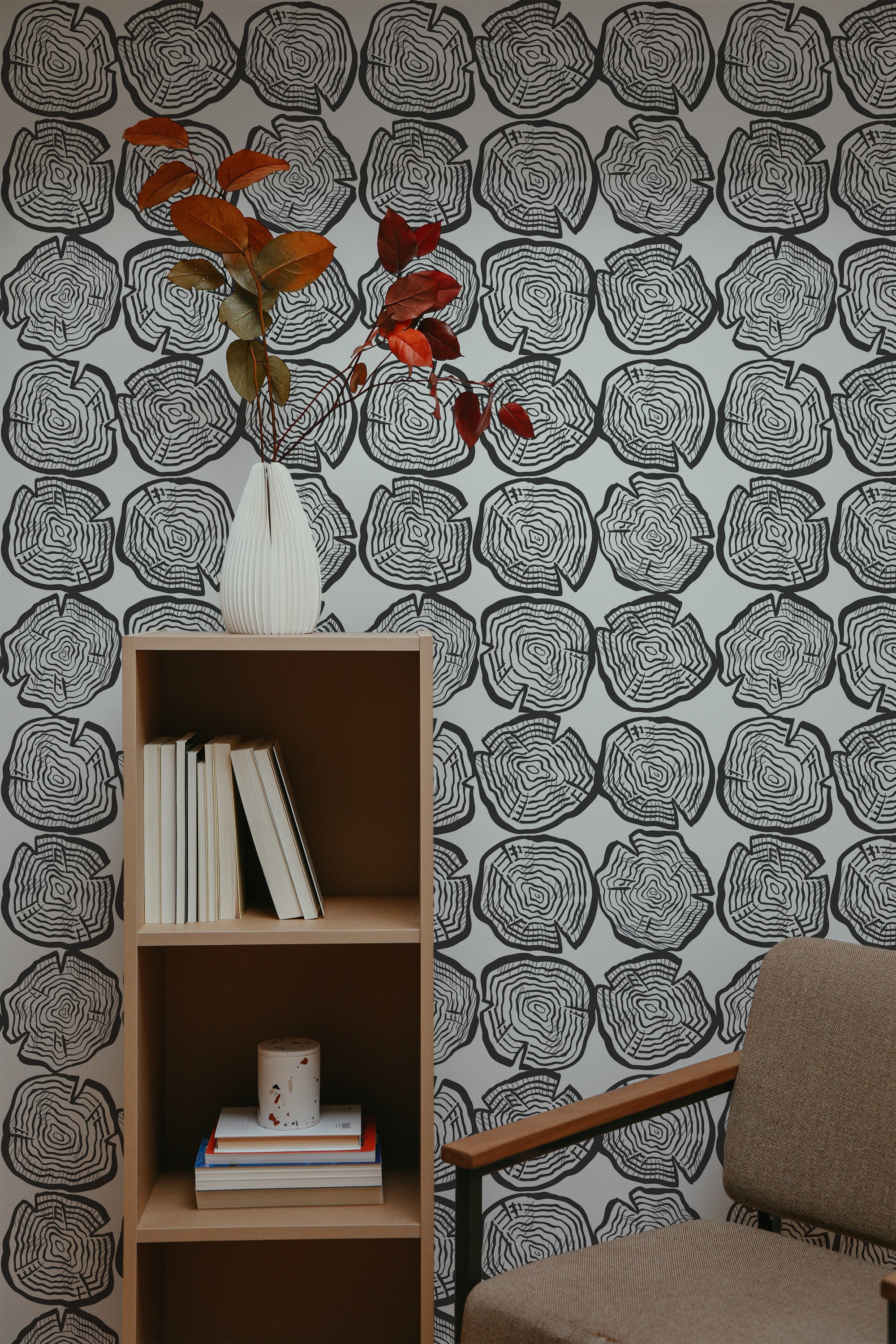 Self-adhesive wallpaper with a wood-inspired design of black line-drawn tree rings on a white background, adding a nature-themed, minimalist touch to the room.