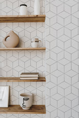 Self-adhesive geometric wallpaper with black hexagonal patterns on a light background, adding a modern and minimalist touch to the room.