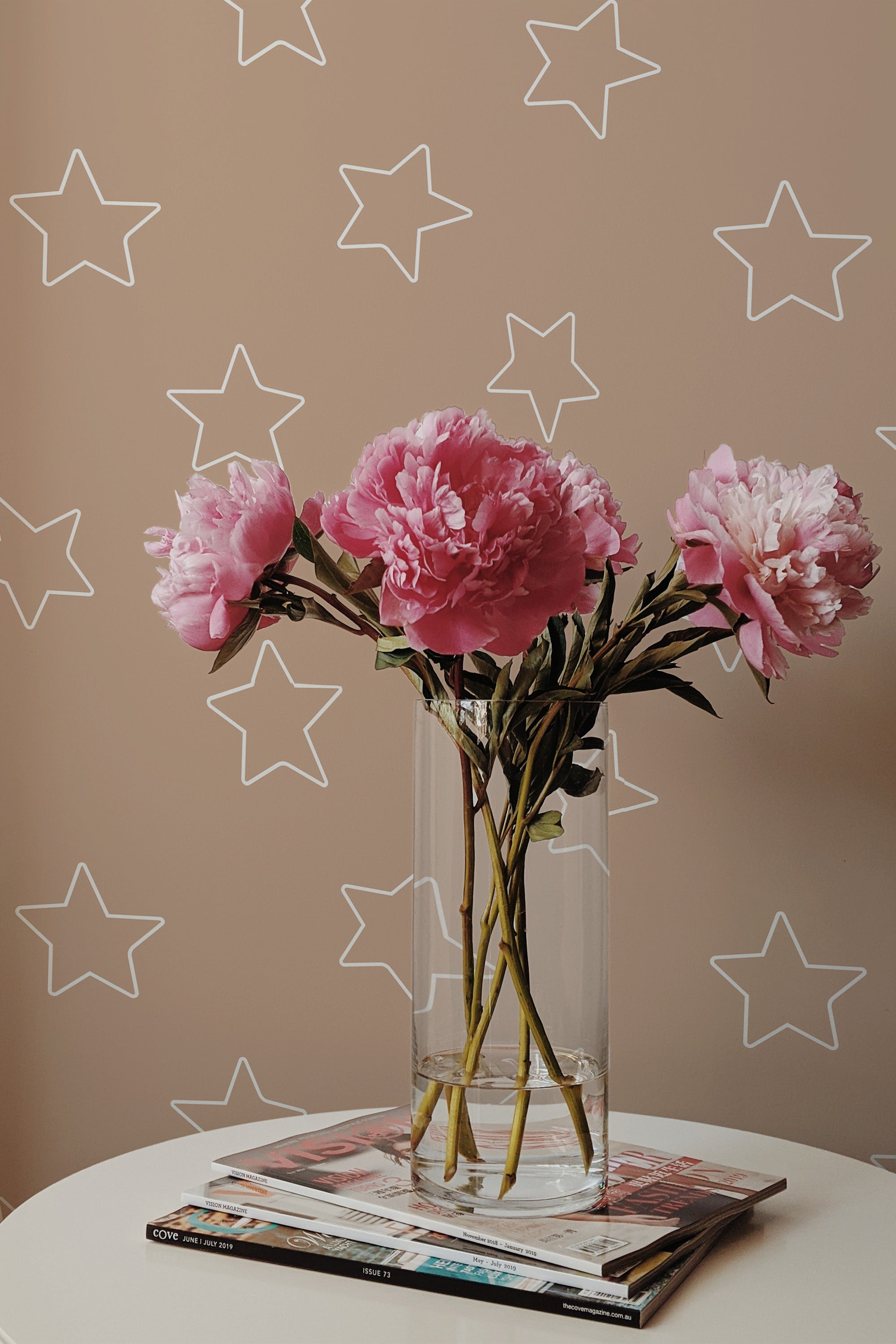 Self-adhesive wallpaper with a neutral star design, white outline stars on a light beige background.