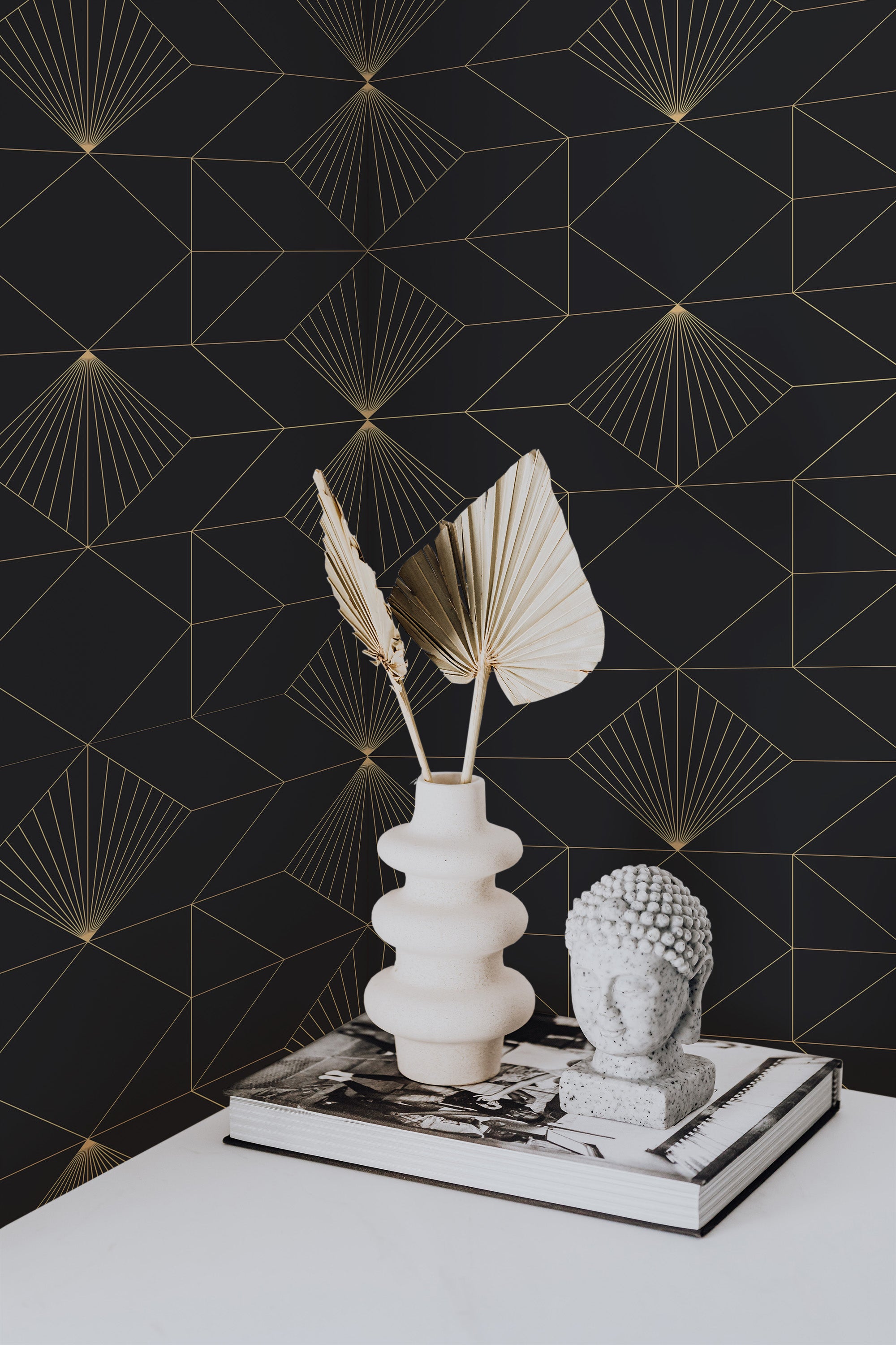 Self-adhesive wallpaper with a black background and gold geometric lines forming fan shapes inspired by Art Deco style.