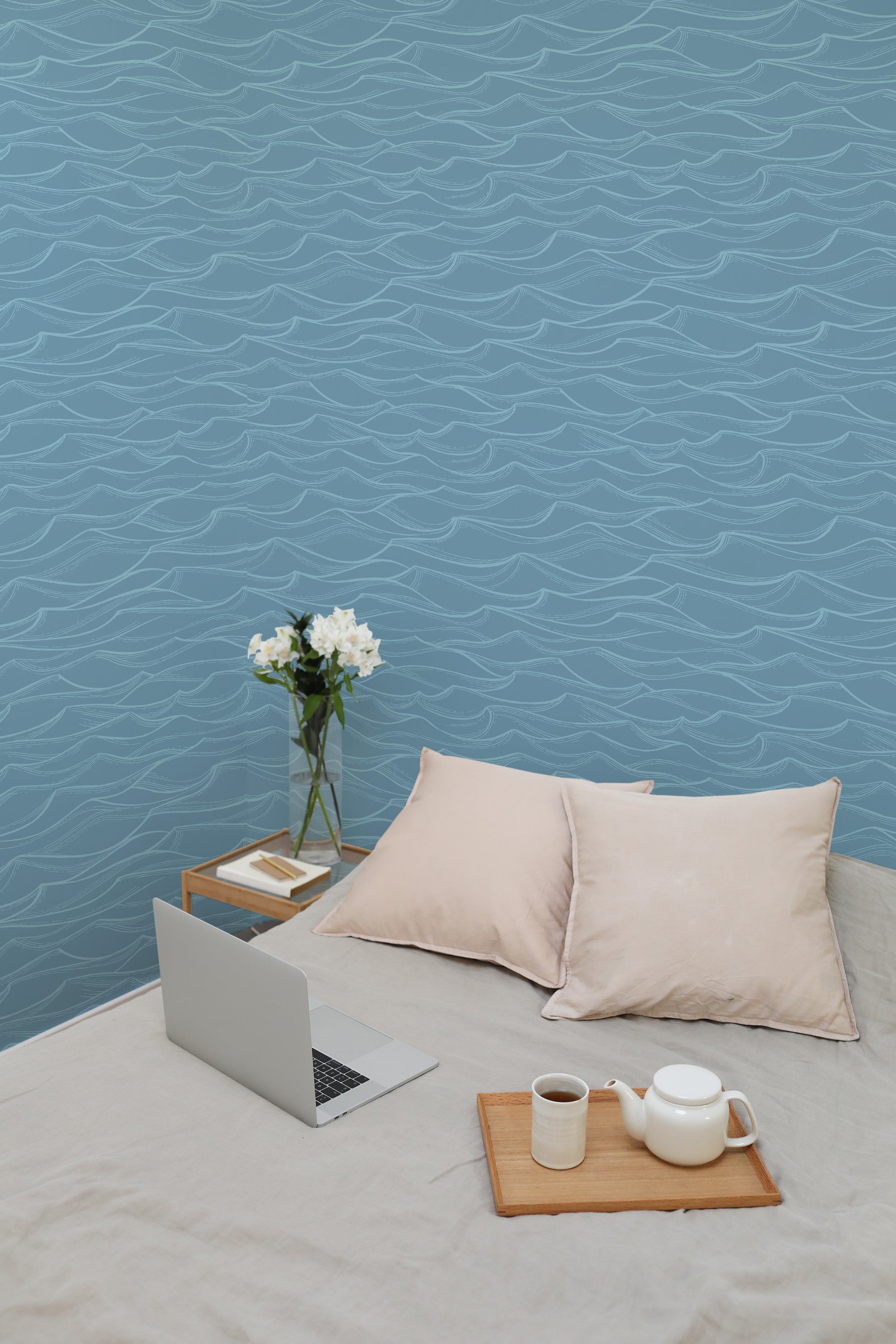 Self-adhesive wallpaper with a soothing wave pattern in varying shades of blue, creating a calming, ocean-like atmosphere in the room.
