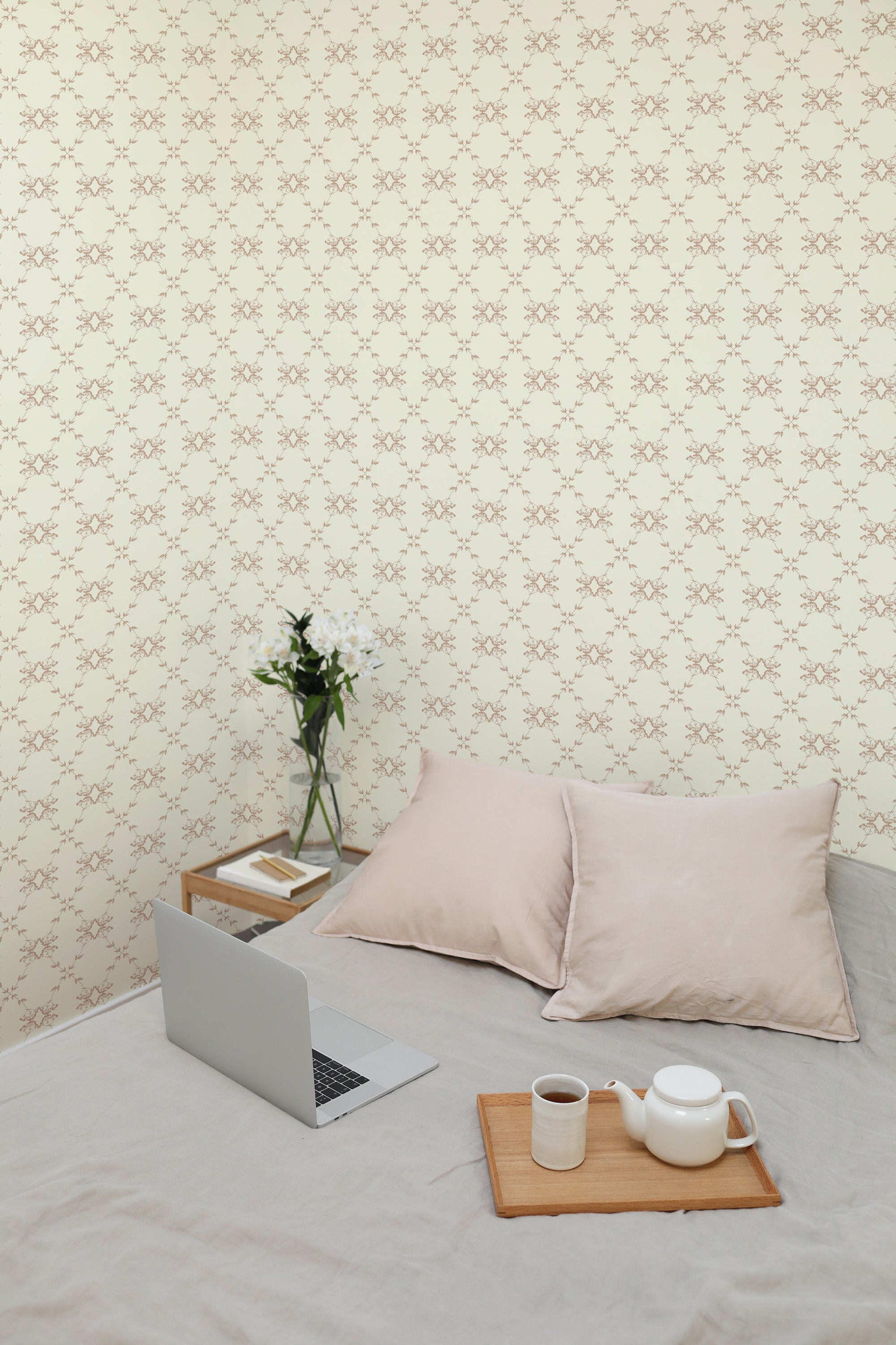 Self-adhesive Valeriana pattern wallpaper with delicate floral motifs in a soft, neutral color palette, creating a serene and calming atmosphere in the room.